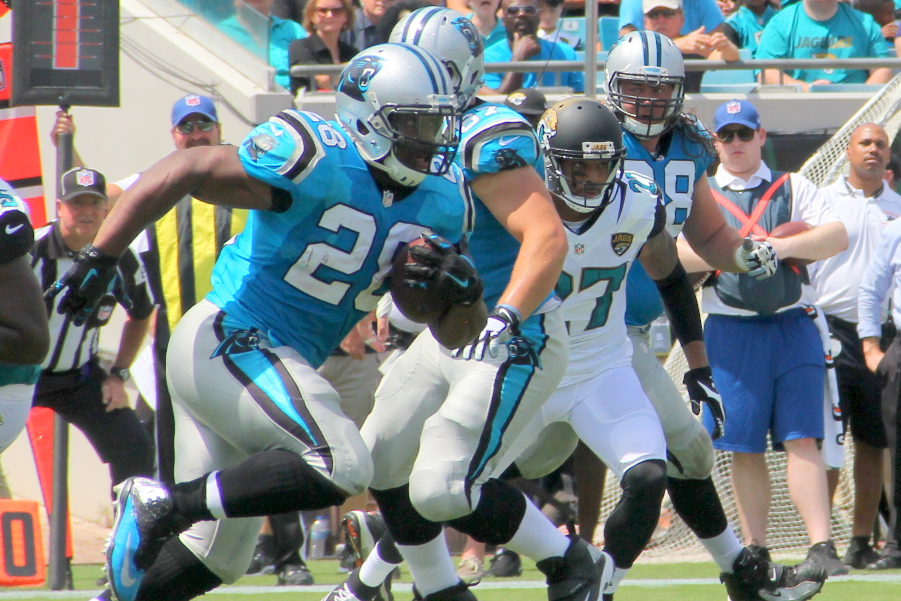 Carolina running back Jonathan Stewart bursts up the middle for a 22-yard gain against the Jaguars in the Panthers’ 20-9 win Sunday.