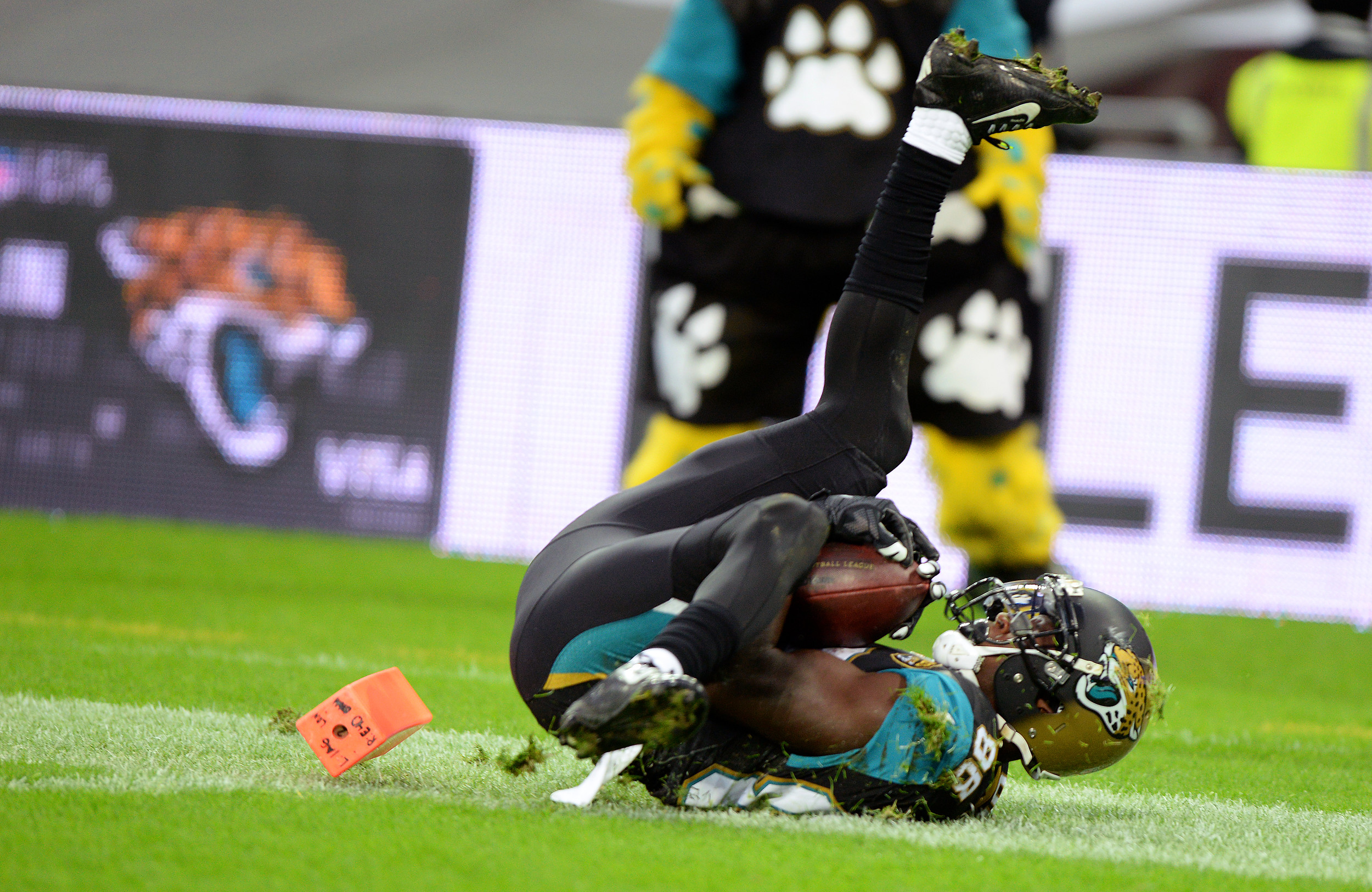 Jacksonville Jaguars receiver Allen Hurns (88) makes the diving, game-winning 31 yard touchdown reception with 2:16 to play in the victory over the Buffalo Bills, Sunday, Oct. 25, 2015, in London, England.