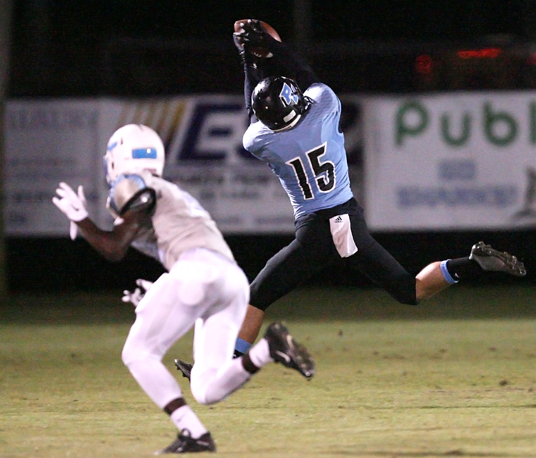 Marshall Few pulls down a Nick Tronti pass for Ponte Vedra