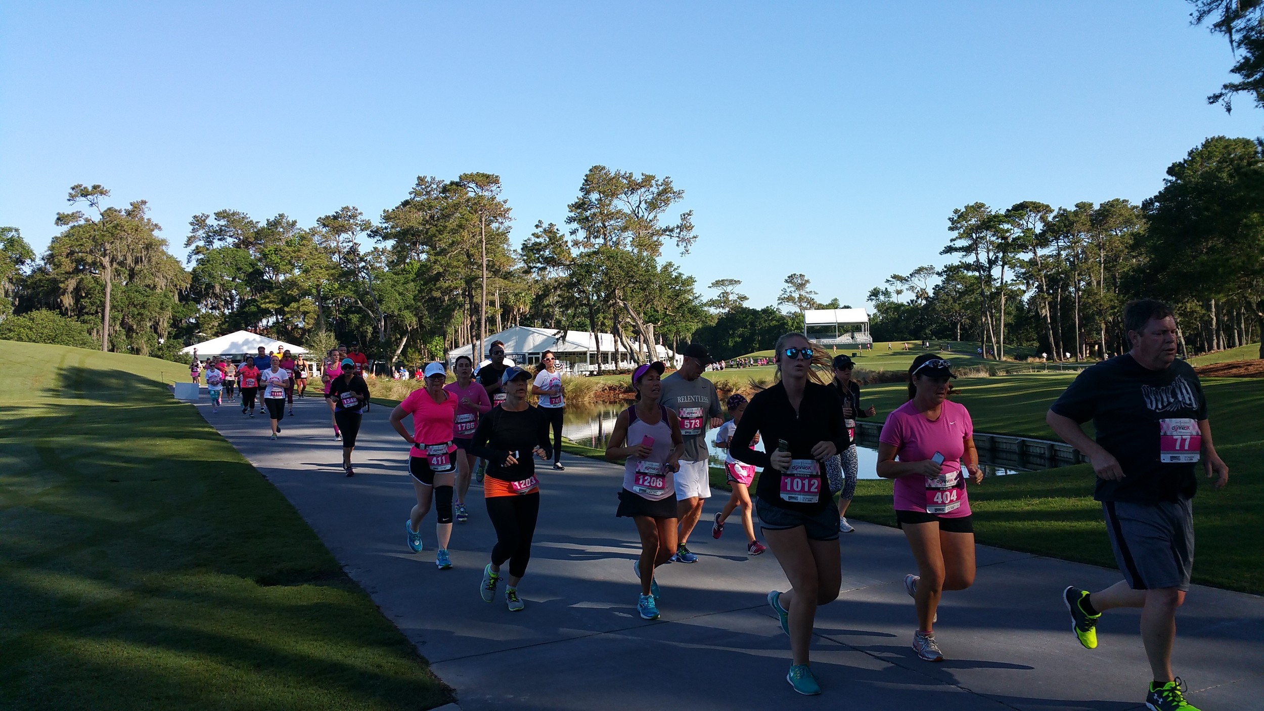 Runners race in support of the fight to end breast cancer at THE PLAYERS Donna 5K.