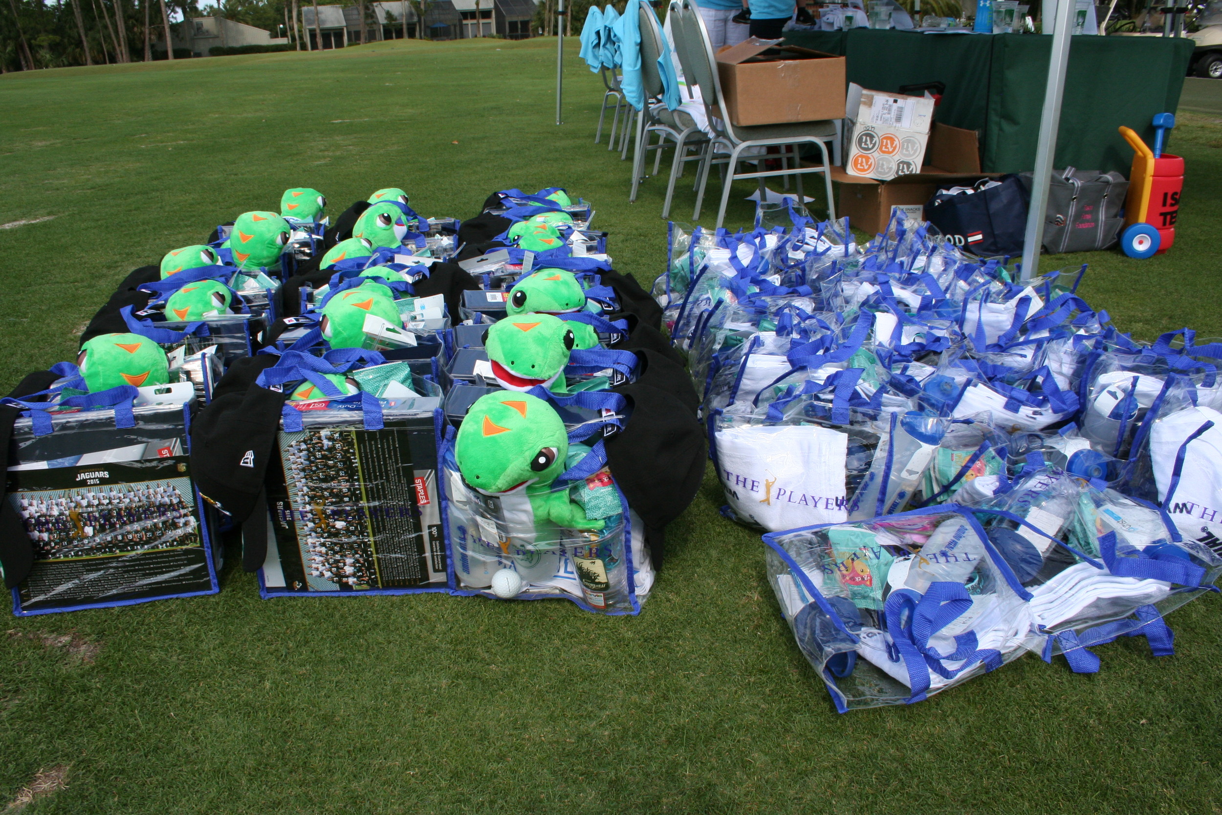 Giveaway bags for the golf clinic participants