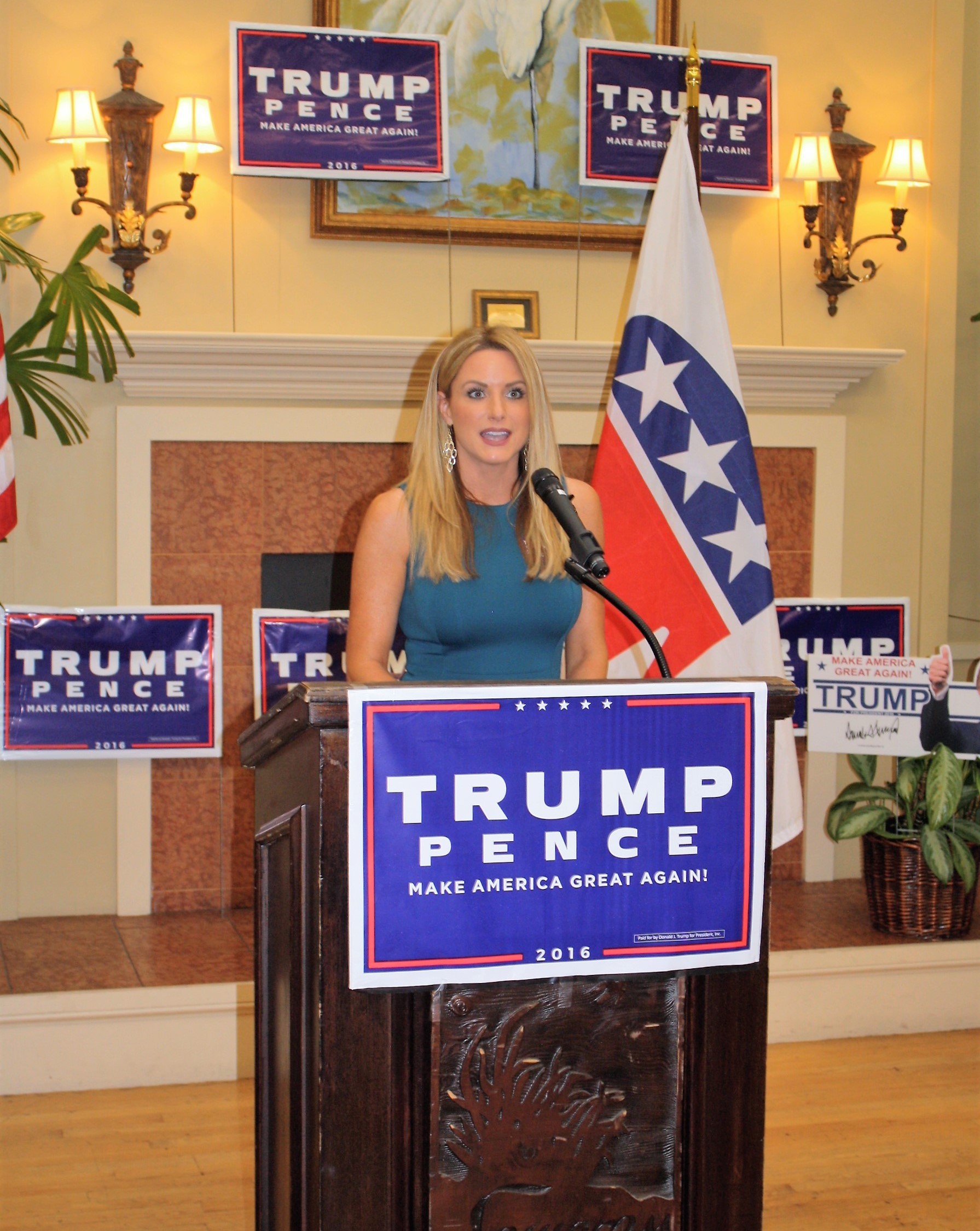 The Chat Host and former Miss Florida USA Angelia Savage addresses attendees at the women for Trump event