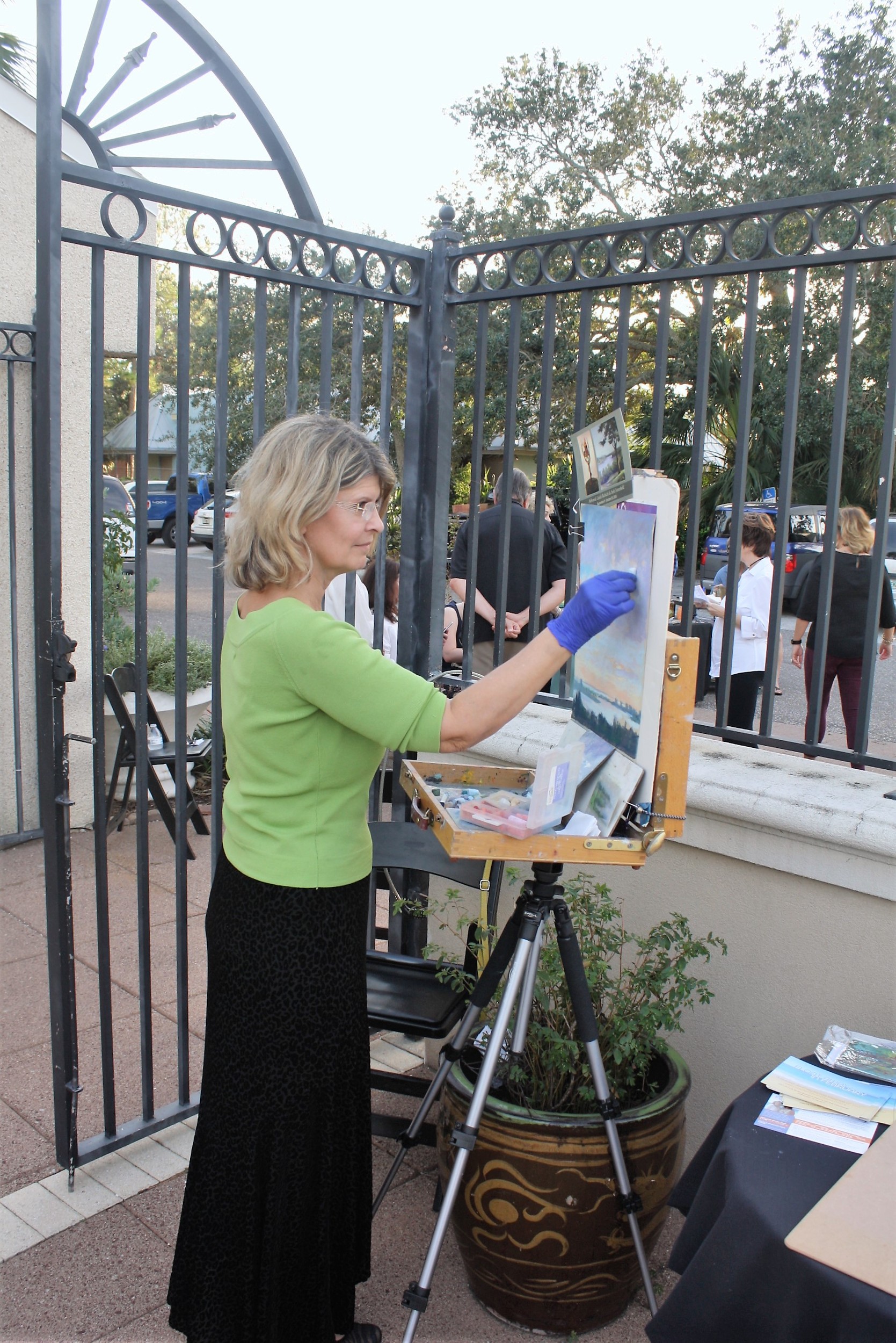Artist Linda Richichi demonstrates her technique