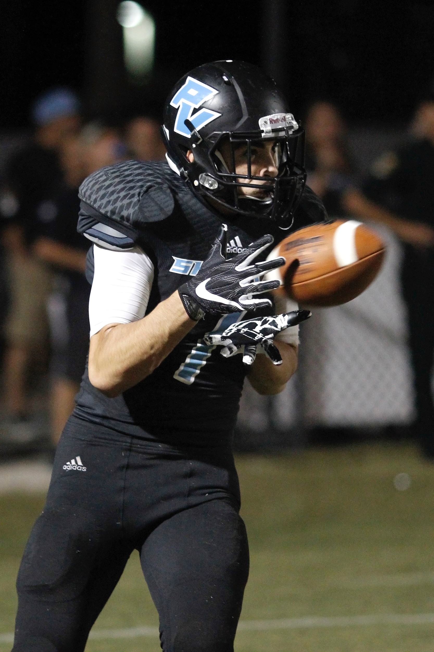 The Sharks’ #7 Jake Maguire pulls in a touchdown pass from Nick Tronti
