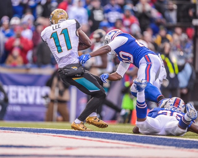 Jacksonville QB Blake Bortles connected with Marqise Lee for a 20-yard touchdown that put the Jaguars ahead of Buffalo 14-13 early in the third quarter.