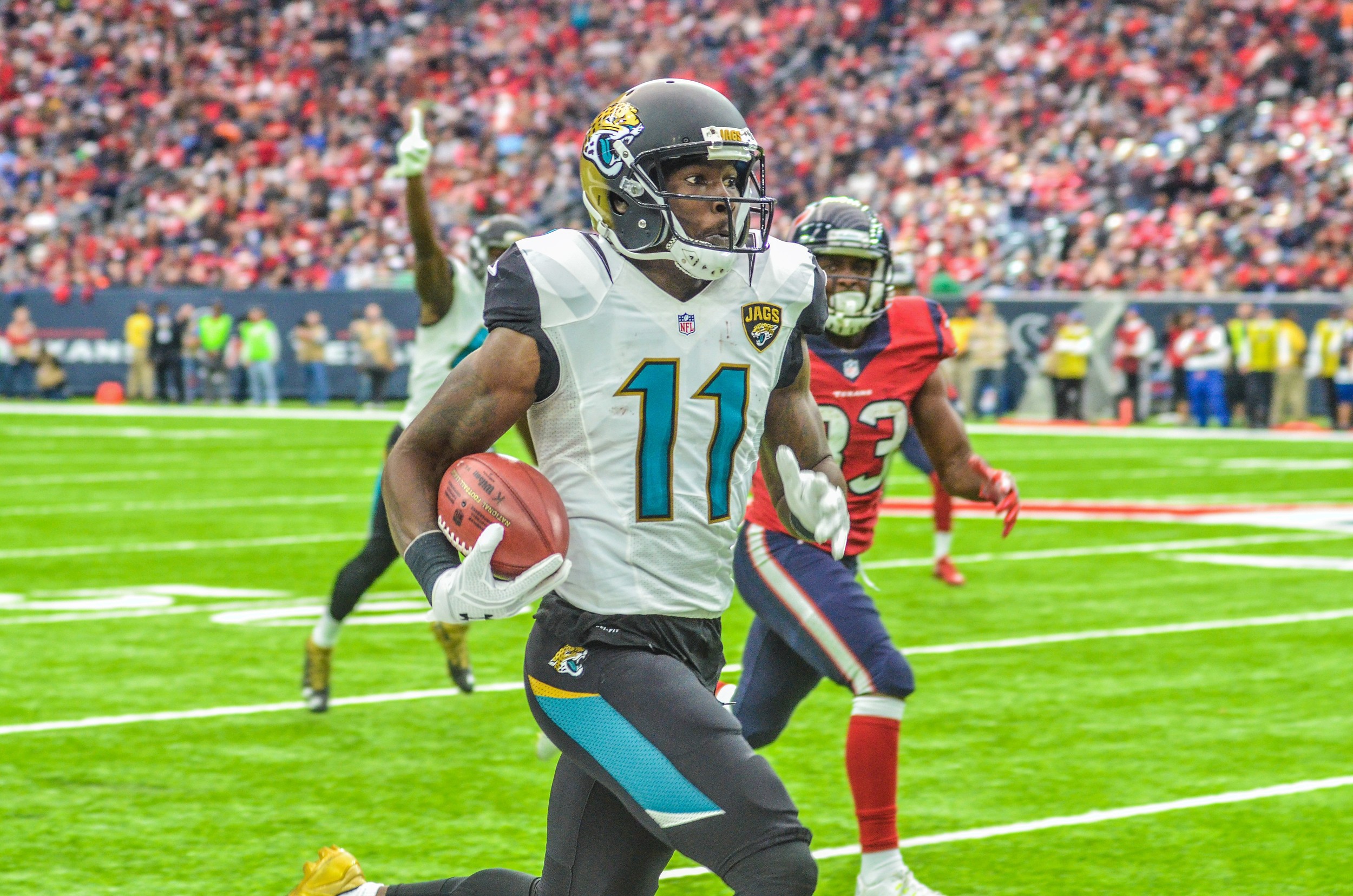Marqise Lee’s (11) 100-yard kickoff return for a touchdown at the 6:50 mark of the third quarter gave Jacksonville a 20-8 lead. Photo by Rick Wilson/Jacksonville Jaguars