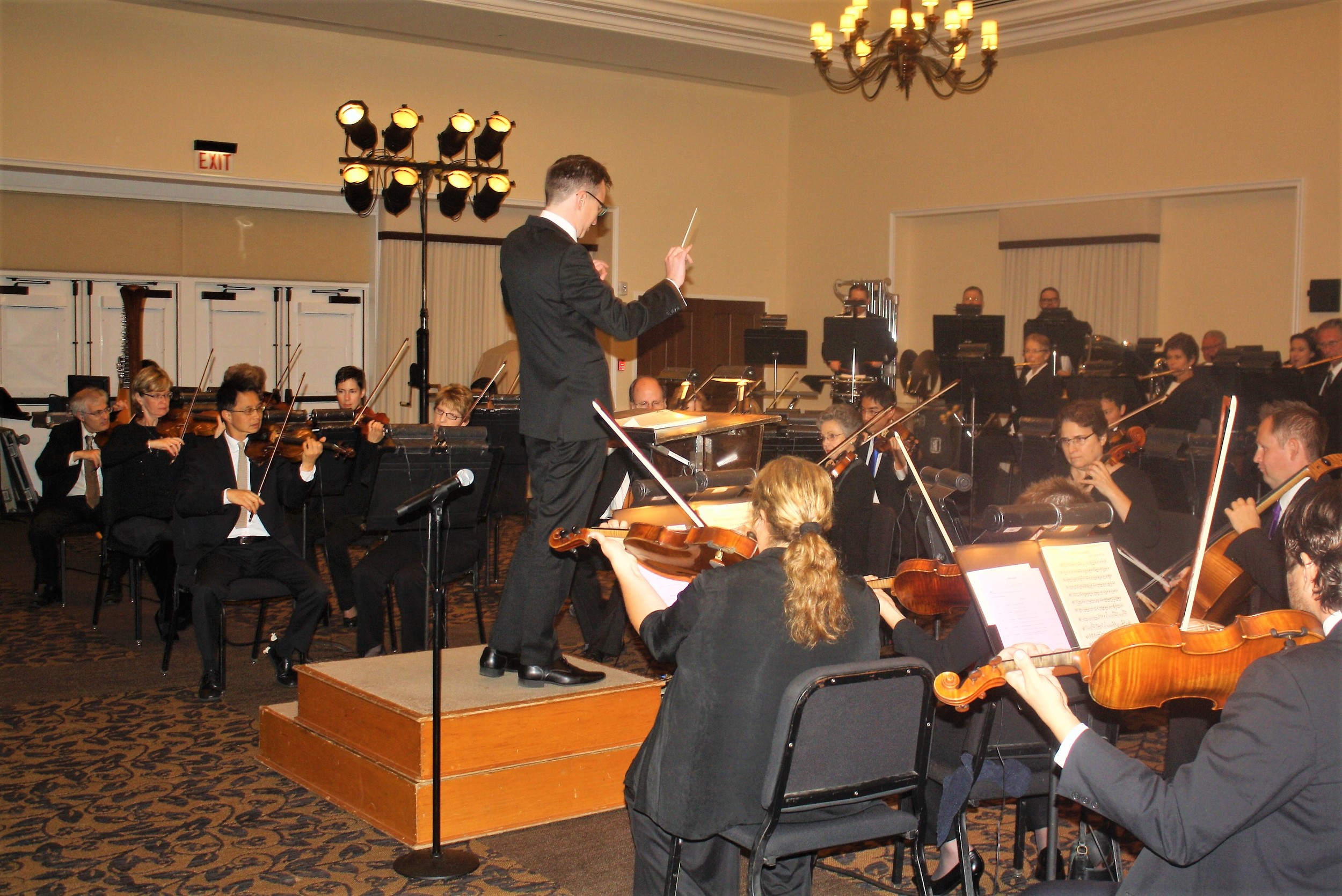 Nathan Aspinall conducts the Jacksonville Symphony at the annual BRASS gala.