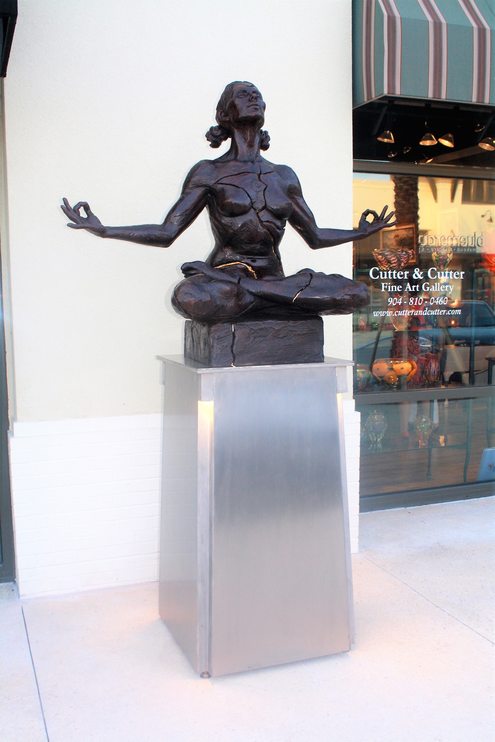 Cutter & Cutter has installed a Paige Bradley sculpture in front of its Sawgrass Village shop