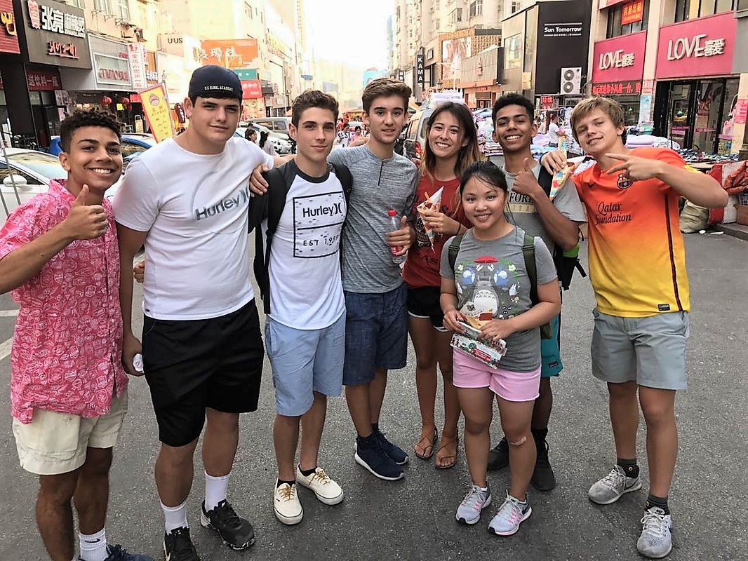 Bolles students explore a marketplace in Qingdao.