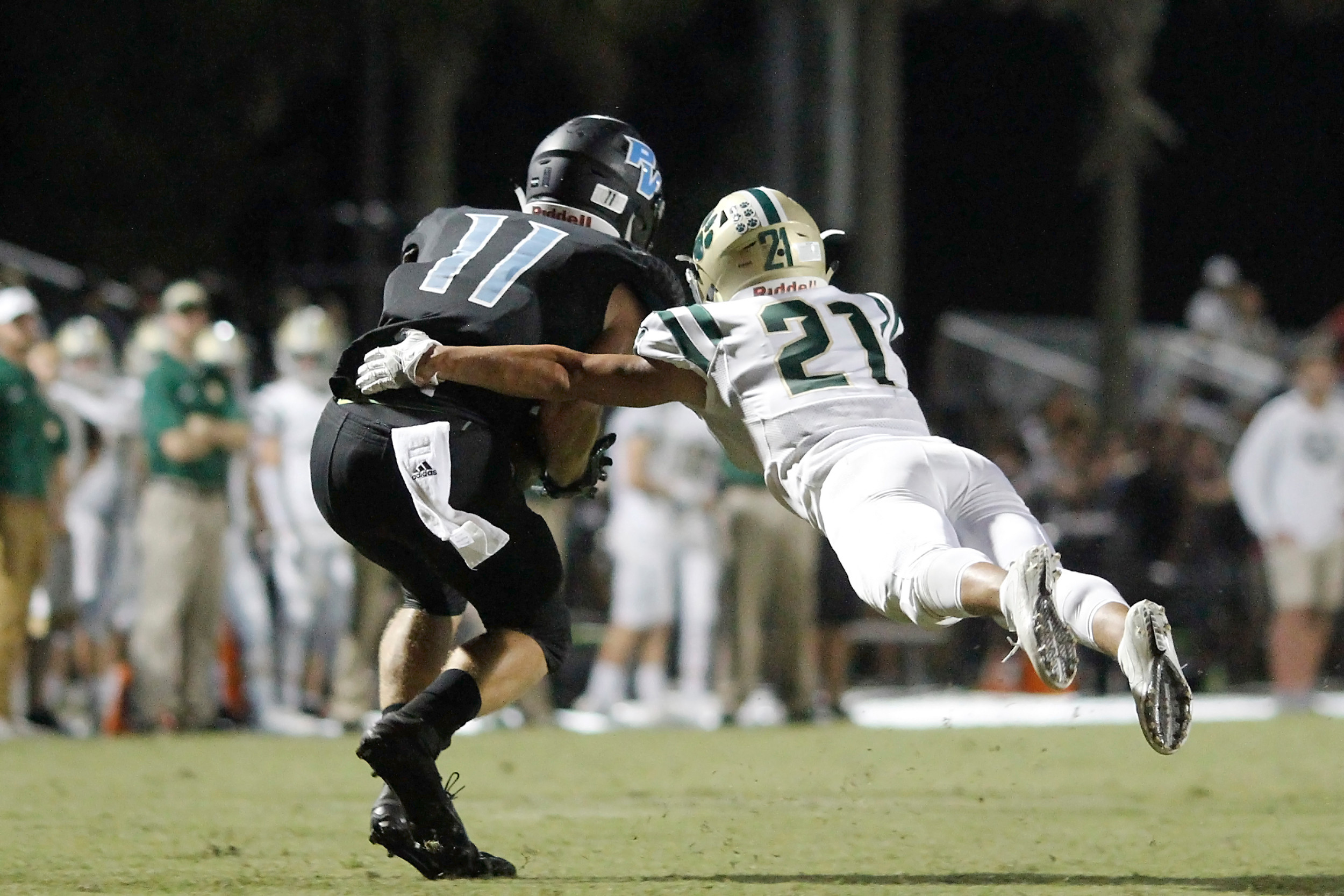 Kit Connelly (#11) catches a pass for the Sharks in front of Jacob Allsup (#21).