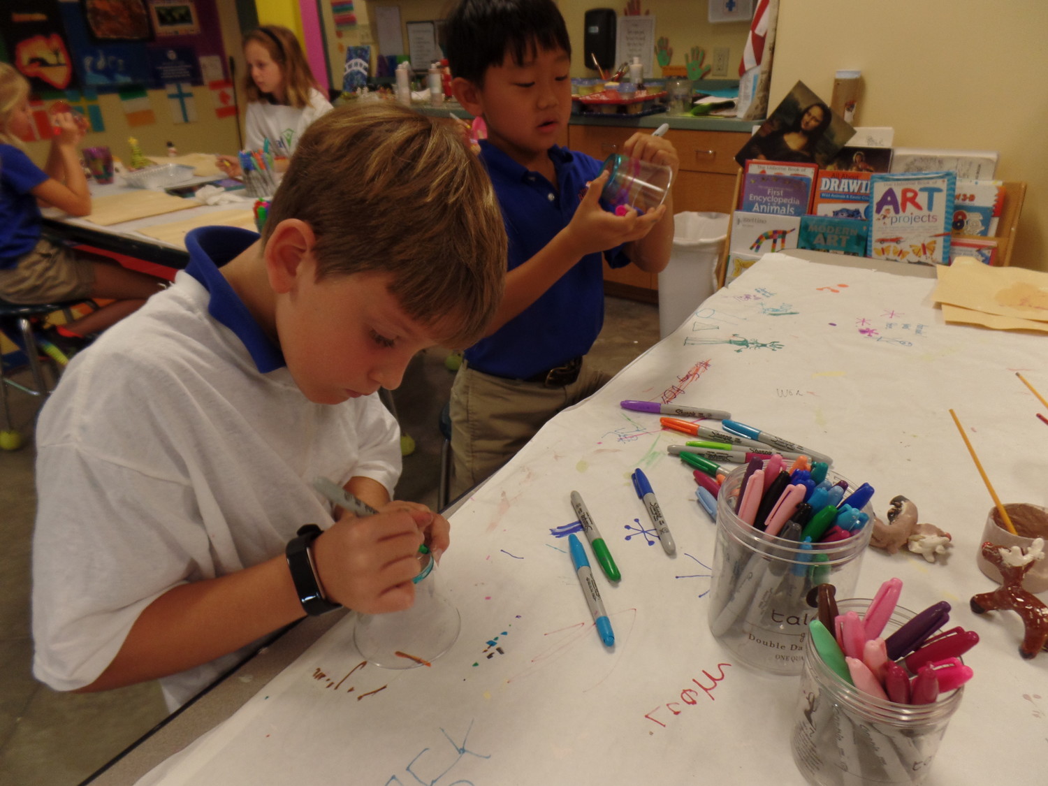 Bolles Lower School PVB students learn about artist Dale Chihuly and make holiday-inspired gifts.