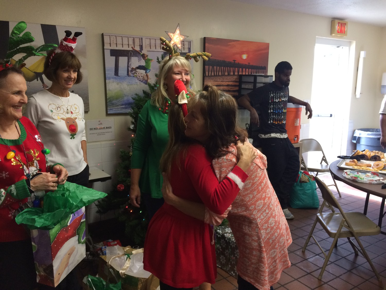 A Mission House visitor gives a volunteer a hug after receiving her gift.