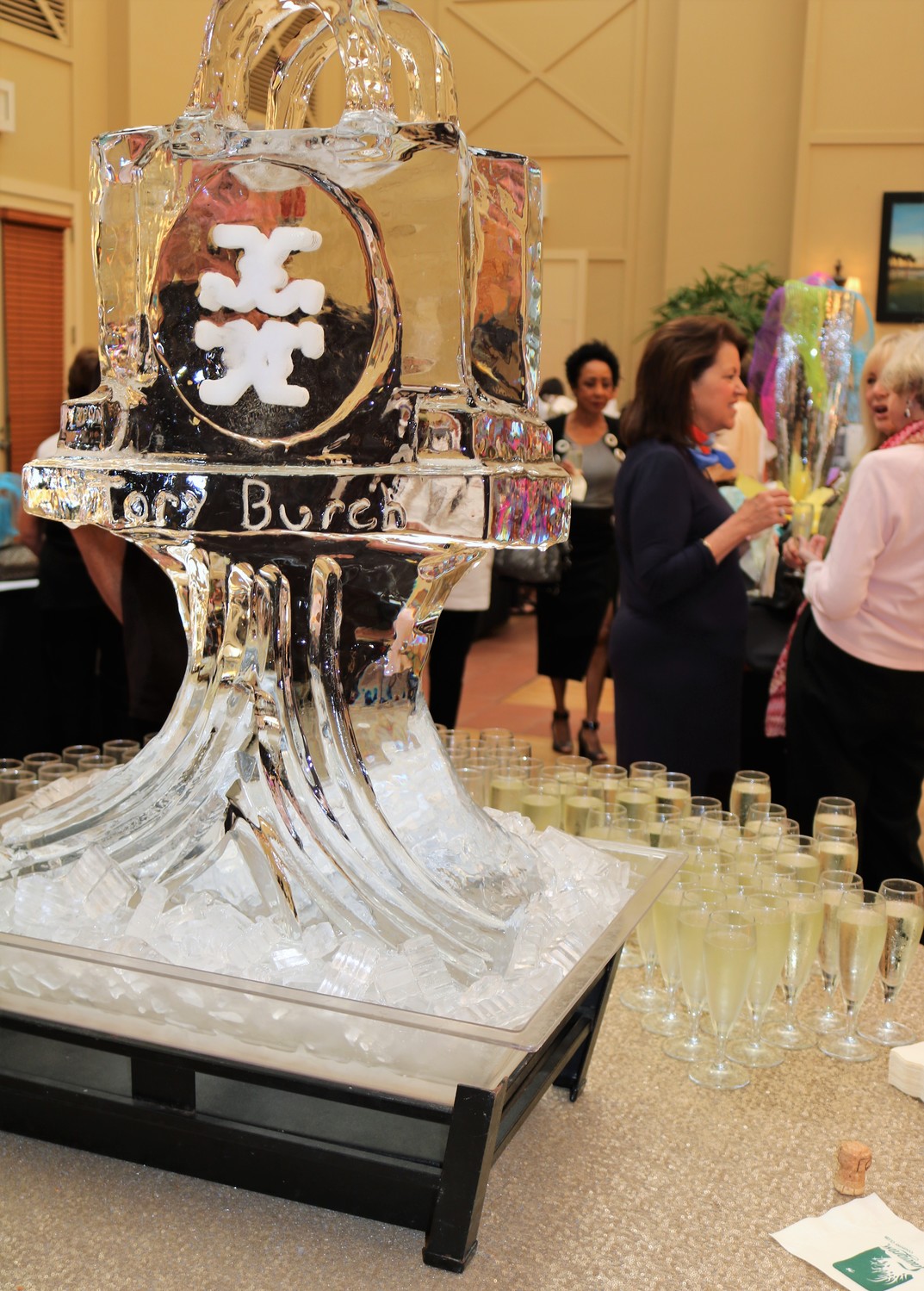 Attendees of the Feb. 21 event had the opportunity to admire an ice sculpture of a Tory Burch purse as they browsed and placed their bids.
