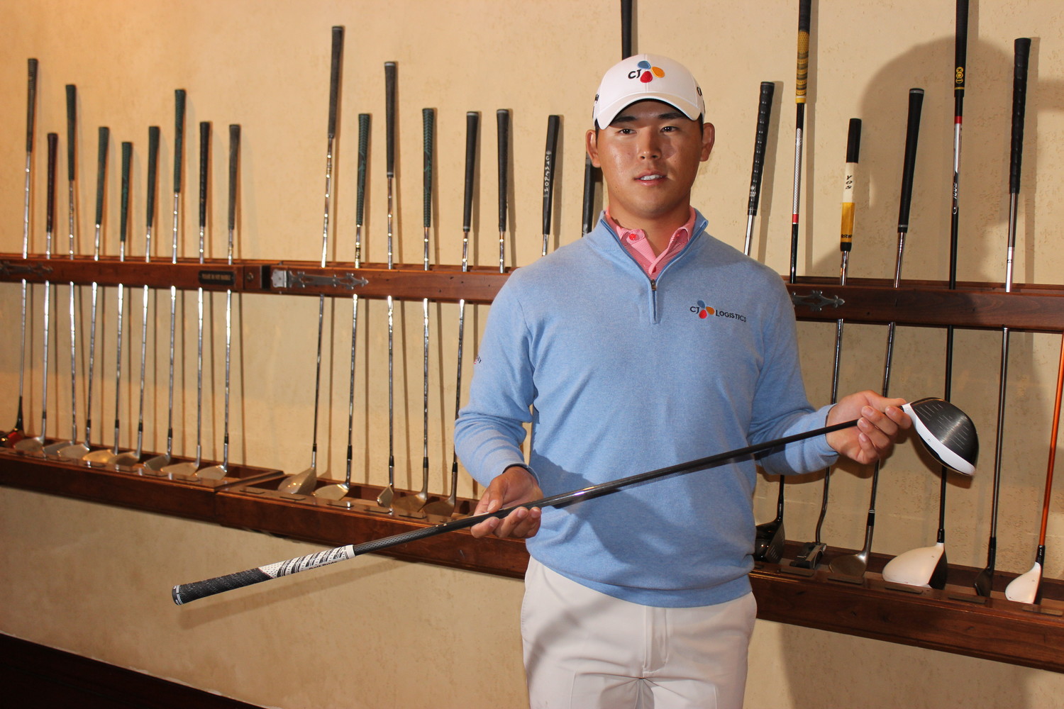 Si Woo Kim donates his driver from the 2017 PLAYERS Championship to TPC Sawgrass.