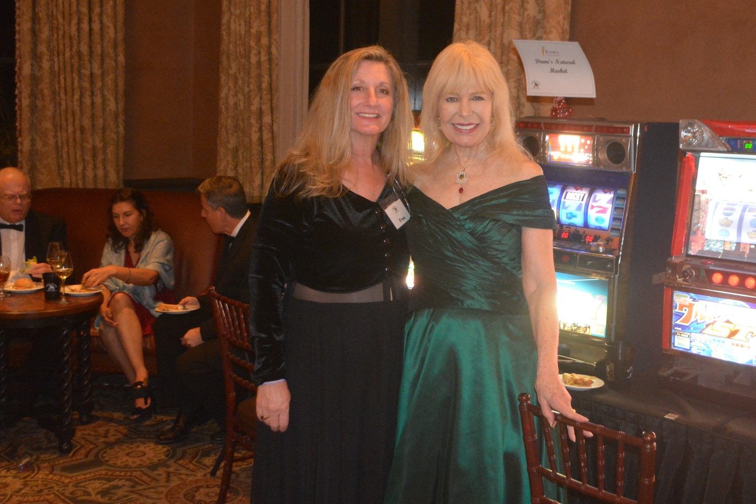 Ayla’s Acres Executive Director Fran Charlson (left) poses for a photo with M*A*S*H star Loretta Swit at Casino Night on the Greens.