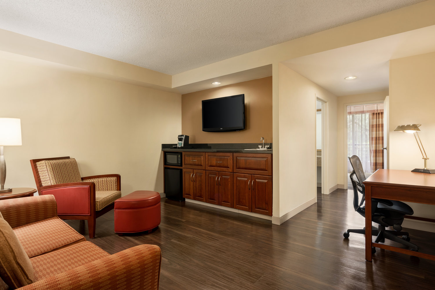Hilton Revamps Suites Into Office Spaces During Covid 19 The