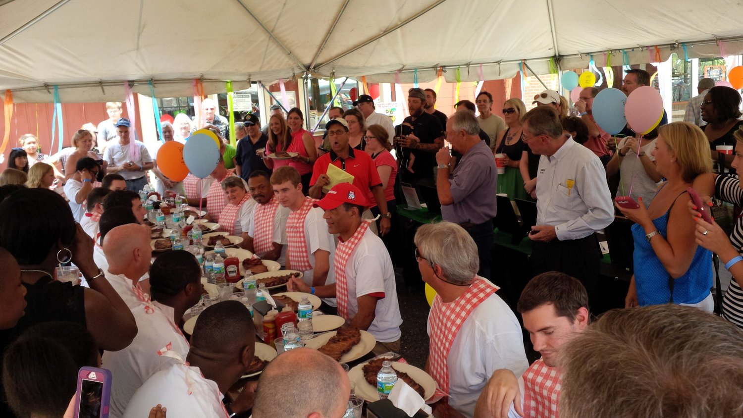 Contestants prepare to chow down at Woody’s Bar-B-Q’s 2014 rib-eating contest.